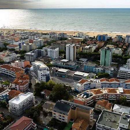 Apartman Perfect Family Getaway In With Pool Bibione