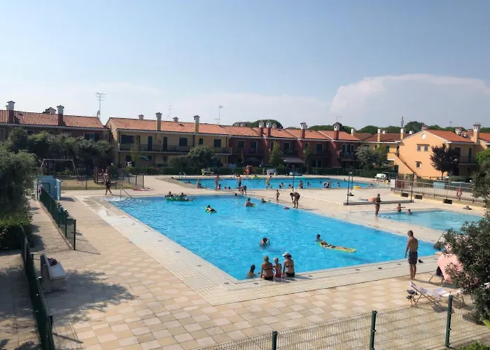 Apartman Perfect Family Getaway In With Pool Bibione